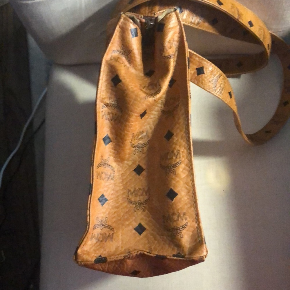 MCM - Large Classic Shopper Tote in Visetos Monogram Coated Canvas - Cognac EUC - Picture 5 of 13